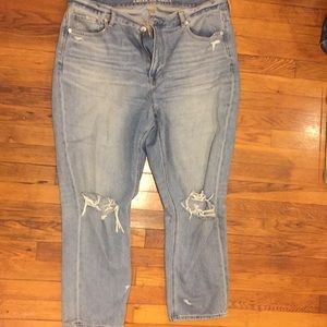 American Eagle distressed mom jean